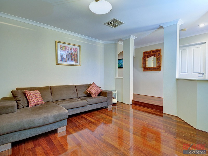 18 Chartwell Bend, Hocking WA 6065