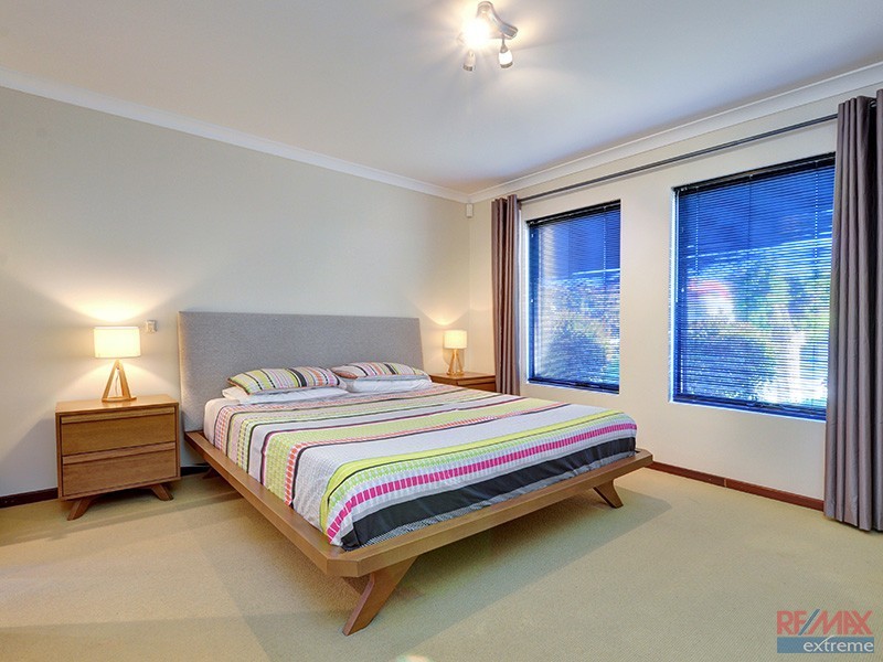 18 Chartwell Bend, Hocking WA 6065