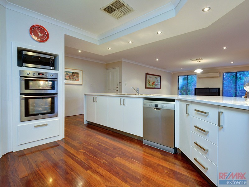 18 Chartwell Bend, Hocking WA 6065