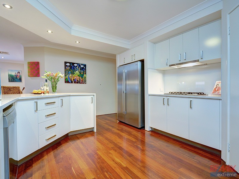 18 Chartwell Bend, Hocking WA 6065