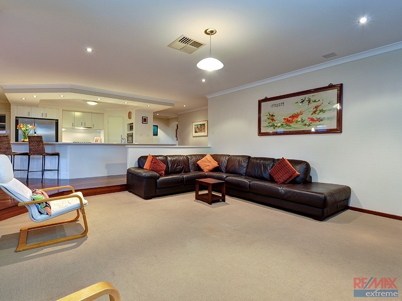 18 Chartwell Bend, Hocking WA 6065