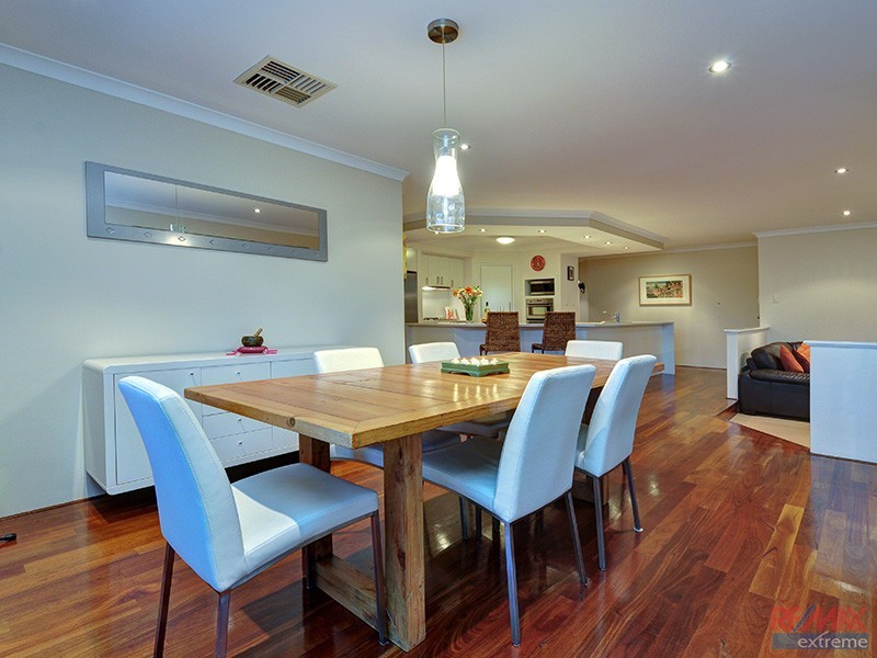 18 Chartwell Bend, Hocking WA 6065