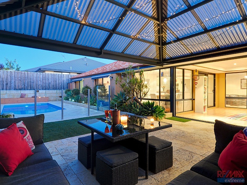 18 Chartwell Bend, Hocking WA 6065