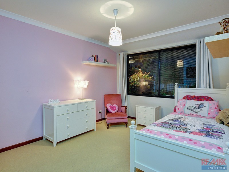 18 Chartwell Bend, Hocking WA 6065