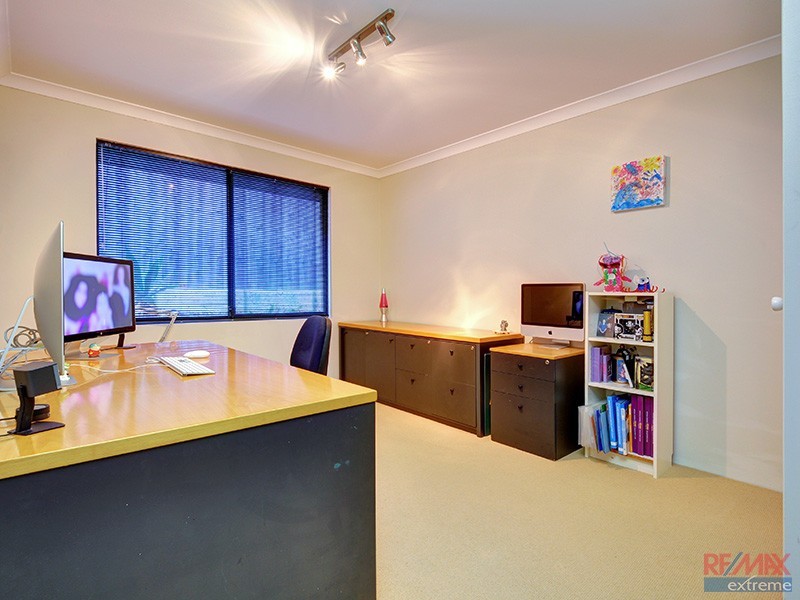 18 Chartwell Bend, Hocking WA 6065