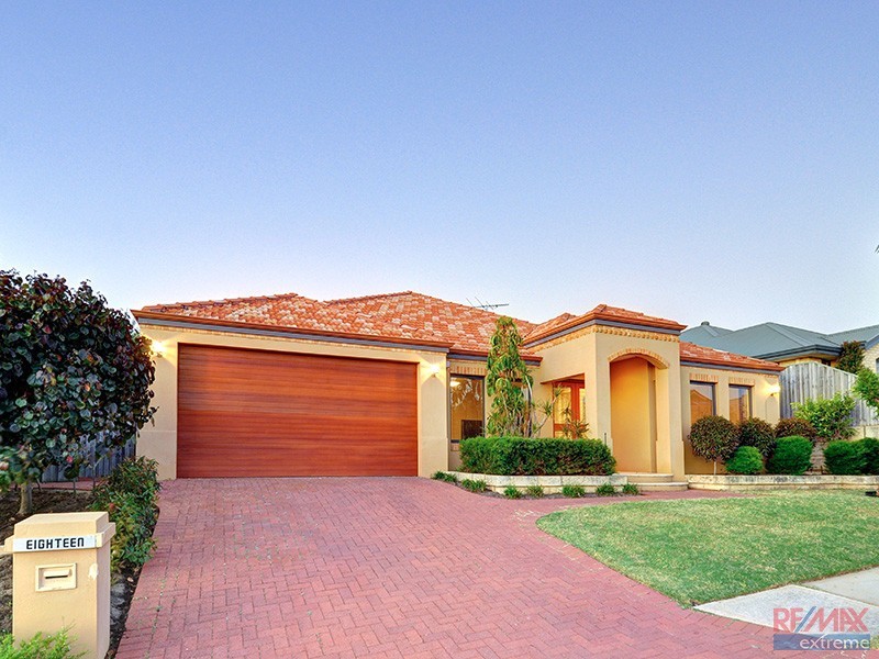 18 Chartwell Bend, Hocking WA 6065