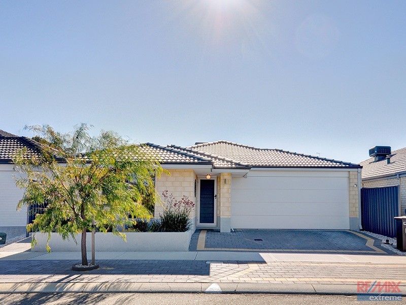 15 Cabernet Loop, Pearsall WA 6065