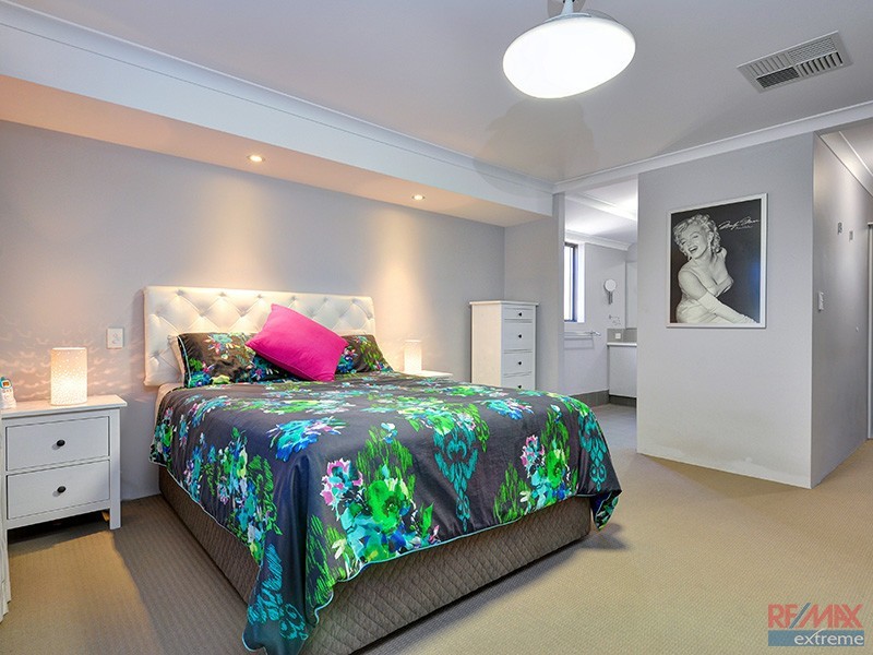 15 Cabernet Loop, Pearsall WA 6065