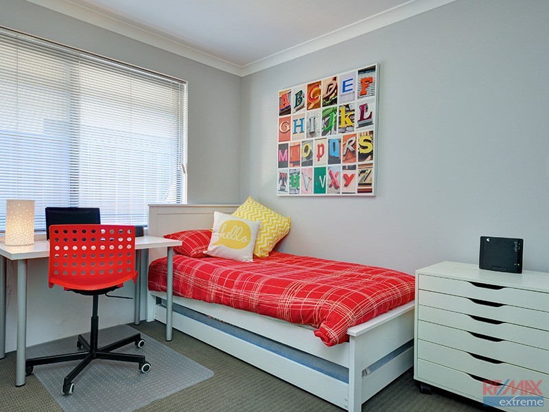 15 Cabernet Loop, Pearsall WA 6065