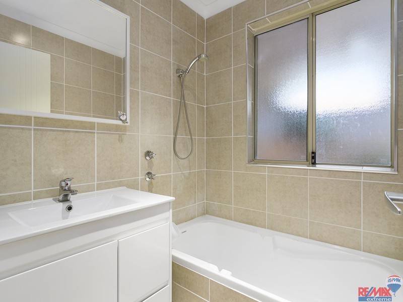 2 Brake Court, Banksia Grove WA 6031