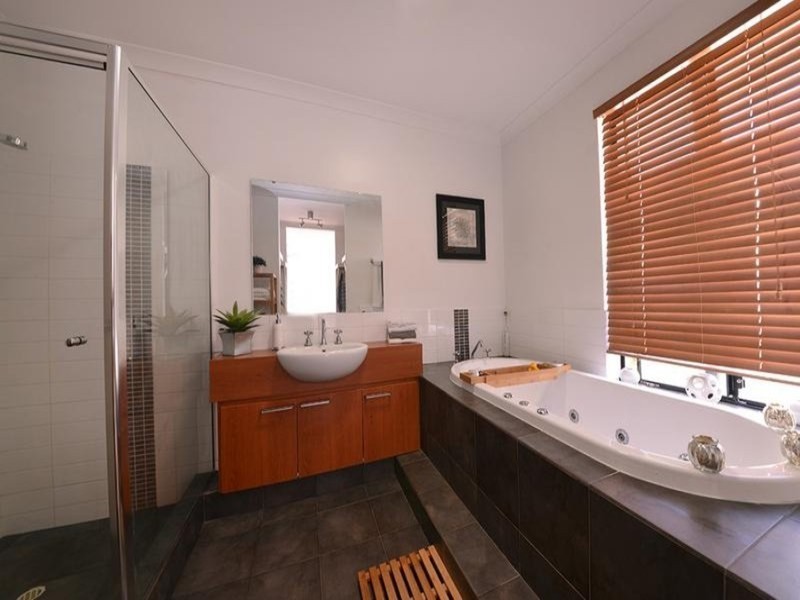 16 Basico Avenue, Sinagra WA 6065