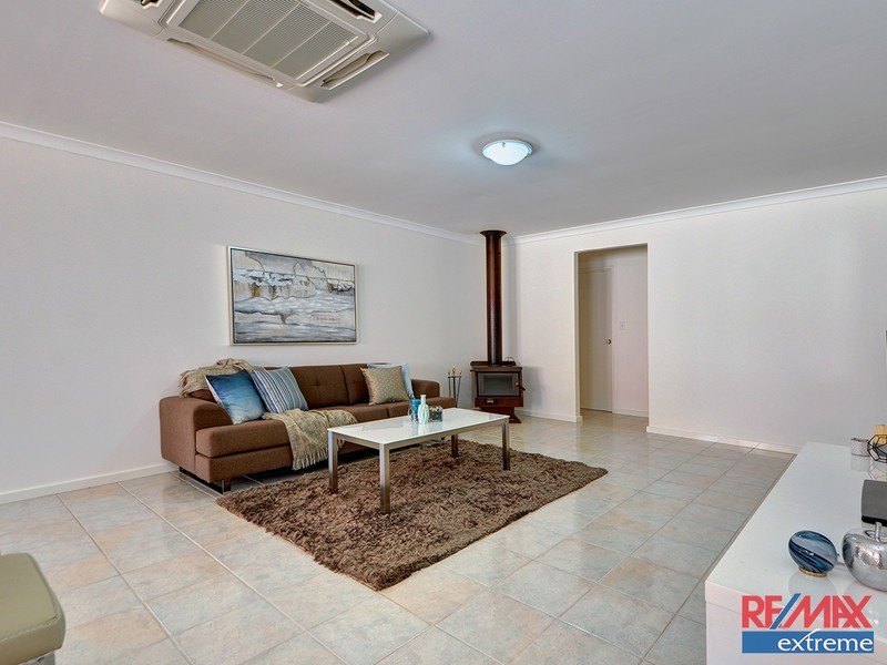 35 Cadoux Loop, Hocking WA 6065