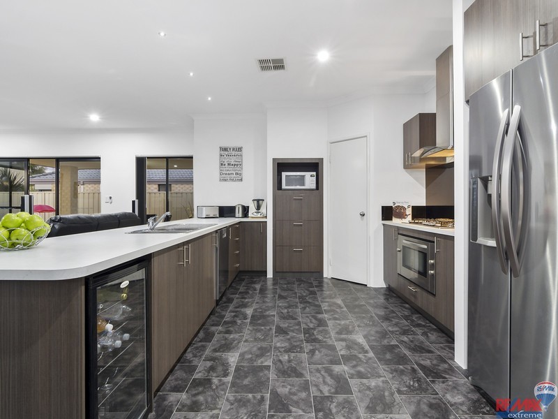 1 Fineview Crescent, Carramar WA 6031