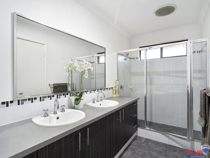 1 Fineview Crescent, Carramar WA 6031