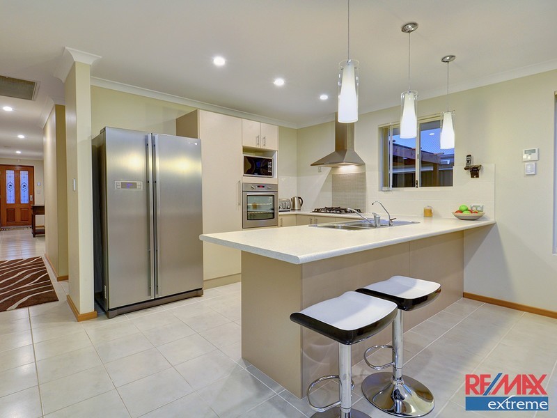 6 Parkinson Road, Banksia Grove WA 6031