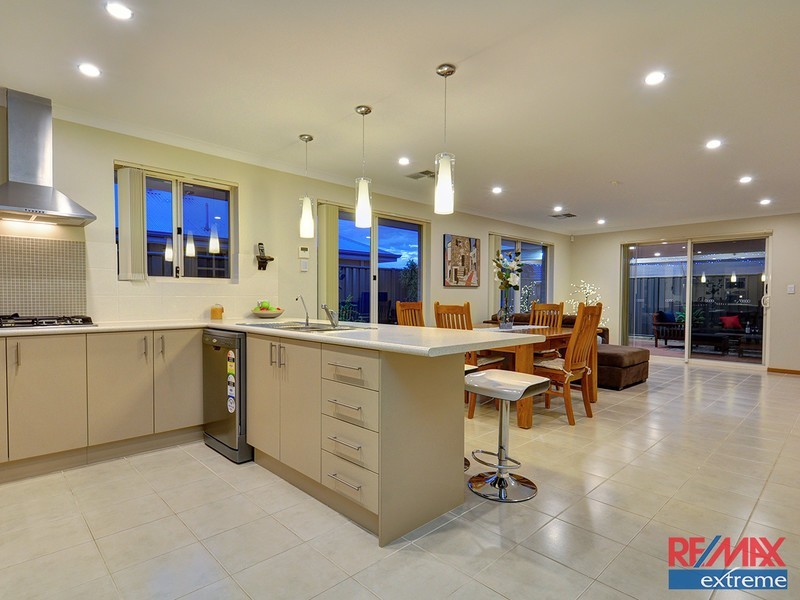 6 Parkinson Road, Banksia Grove WA 6031