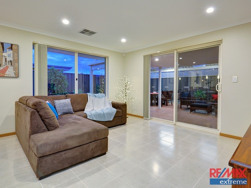 6 Parkinson Road, Banksia Grove WA 6031