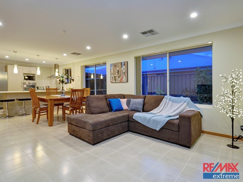 6 Parkinson Road, Banksia Grove WA 6031