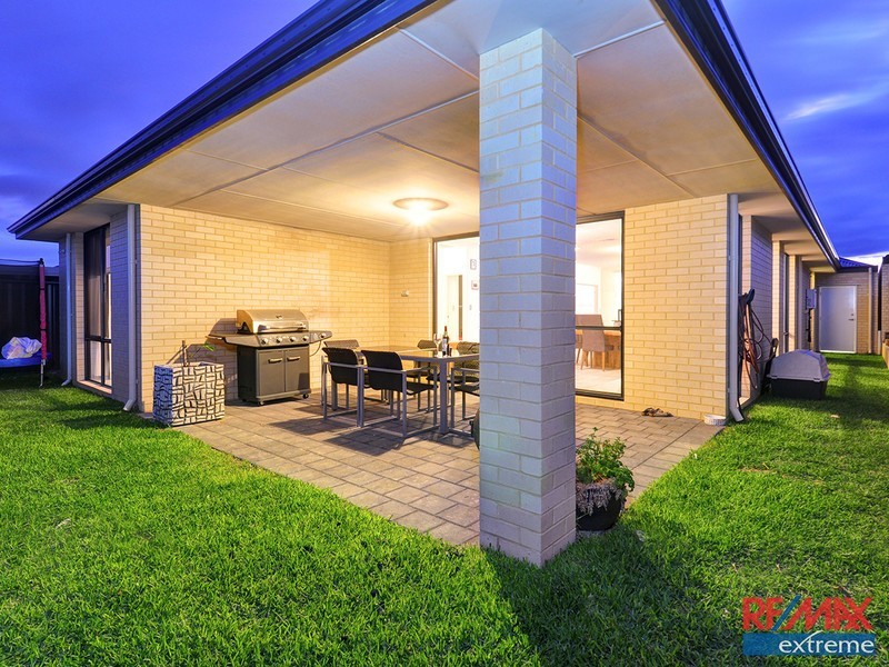 7 Nutcote Road, Banksia Grove WA 6031