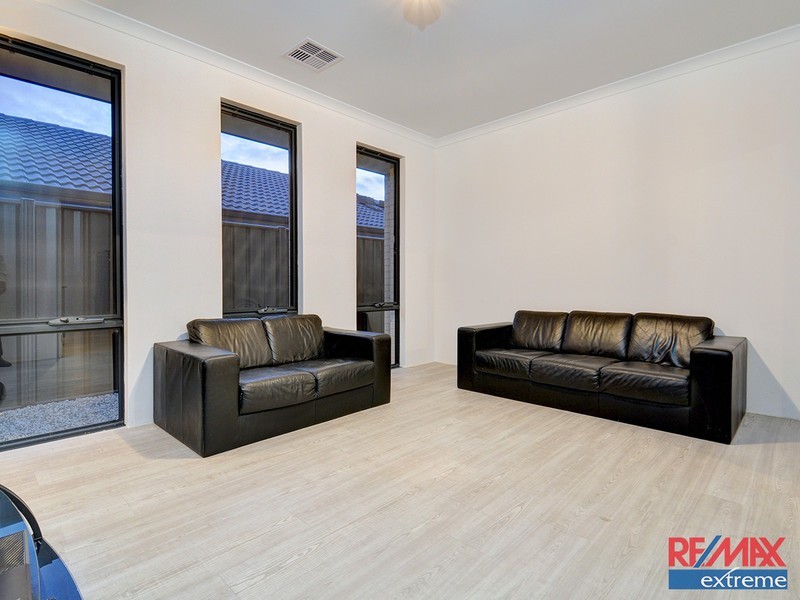 7 Nutcote Road, Banksia Grove WA 6031