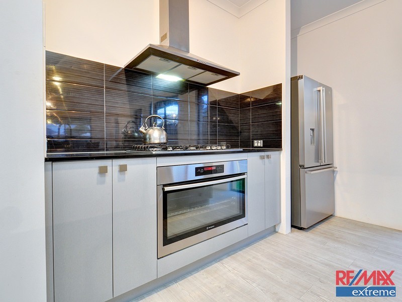 7 Nutcote Road, Banksia Grove WA 6031