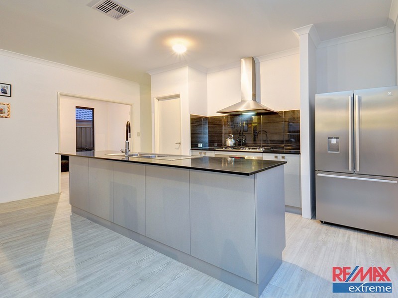 7 Nutcote Road, Banksia Grove WA 6031