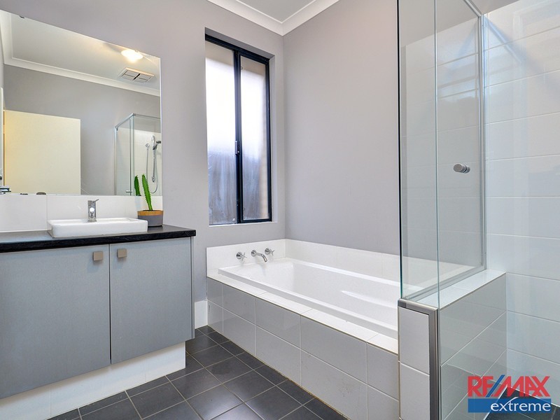 7 Nutcote Road, Banksia Grove WA 6031