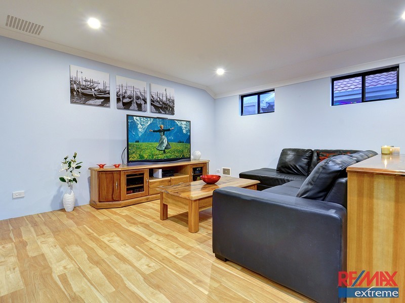 26 Strathmerton Road, Banksia Grove WA 6031