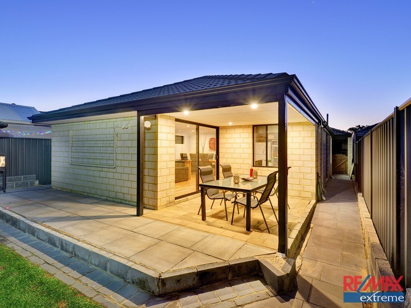 26 Strathmerton Road, Banksia Grove WA 6031