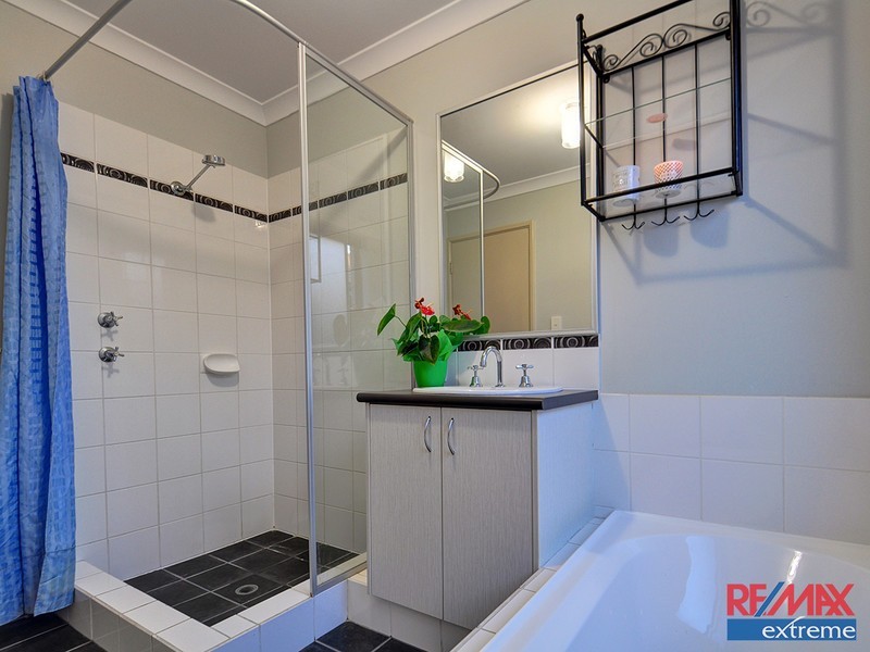 26 Strathmerton Road, Banksia Grove WA 6031