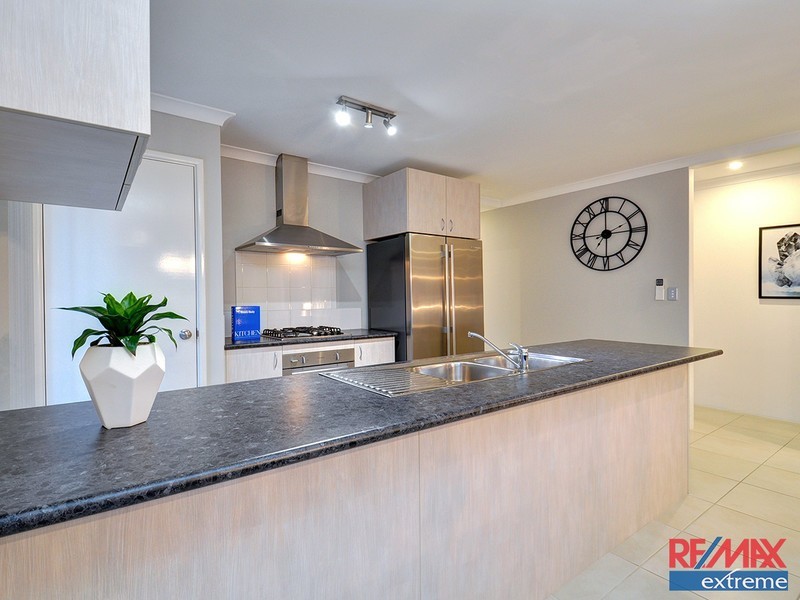 21 Parkinson Road, Banksia Grove WA 6031