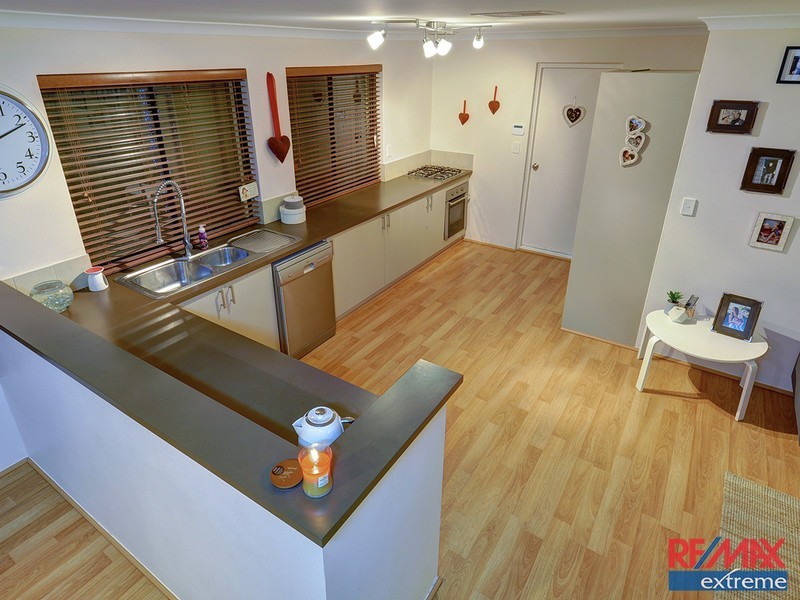 15 Rocklands Loop, Carramar WA 6031