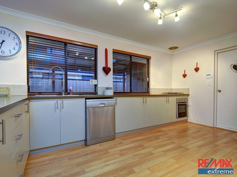 15 Rocklands Loop, Carramar WA 6031