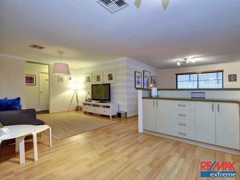 15 Rocklands Loop, Carramar WA 6031