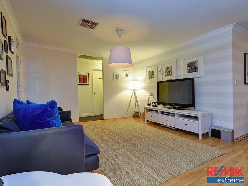 15 Rocklands Loop, Carramar WA 6031