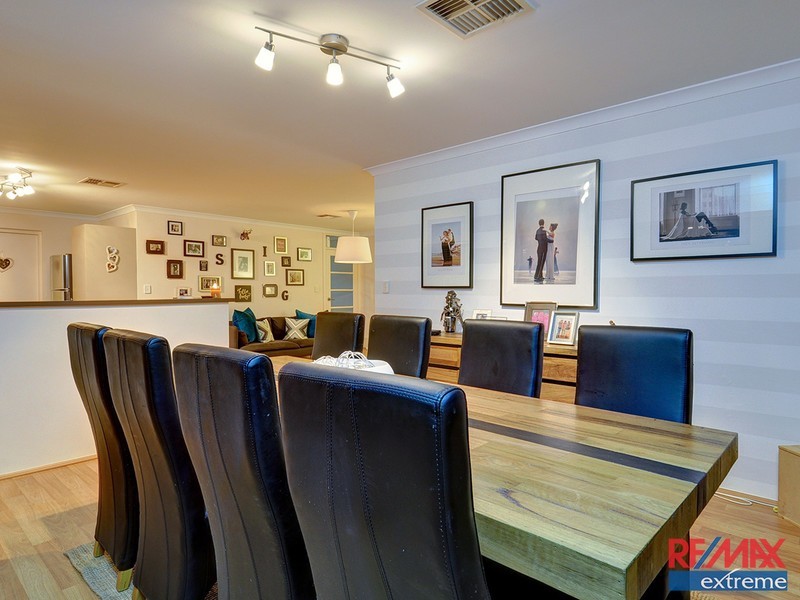 15 Rocklands Loop, Carramar WA 6031