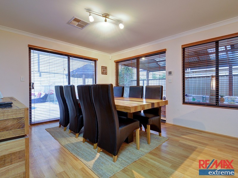 15 Rocklands Loop, Carramar WA 6031