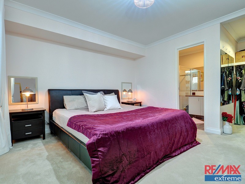 15 Rocklands Loop, Carramar WA 6031