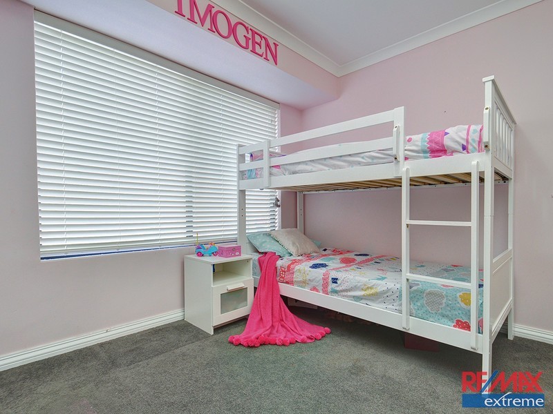 15 Rocklands Loop, Carramar WA 6031