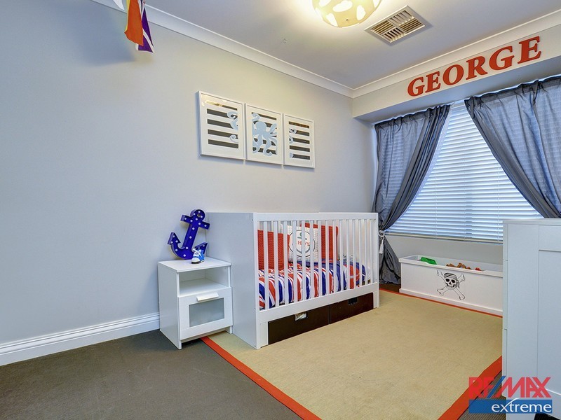 15 Rocklands Loop, Carramar WA 6031