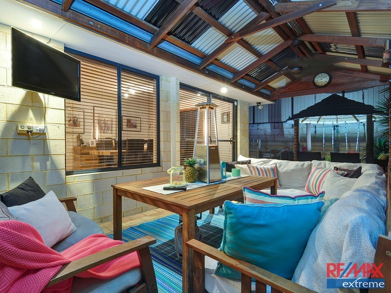 15 Rocklands Loop, Carramar WA 6031