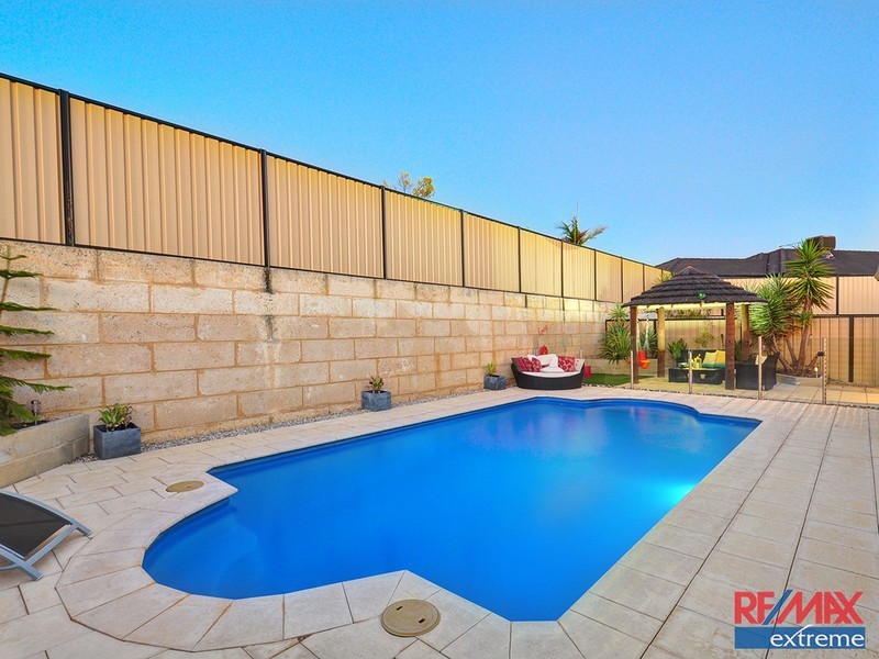 15 Rocklands Loop, Carramar WA 6031