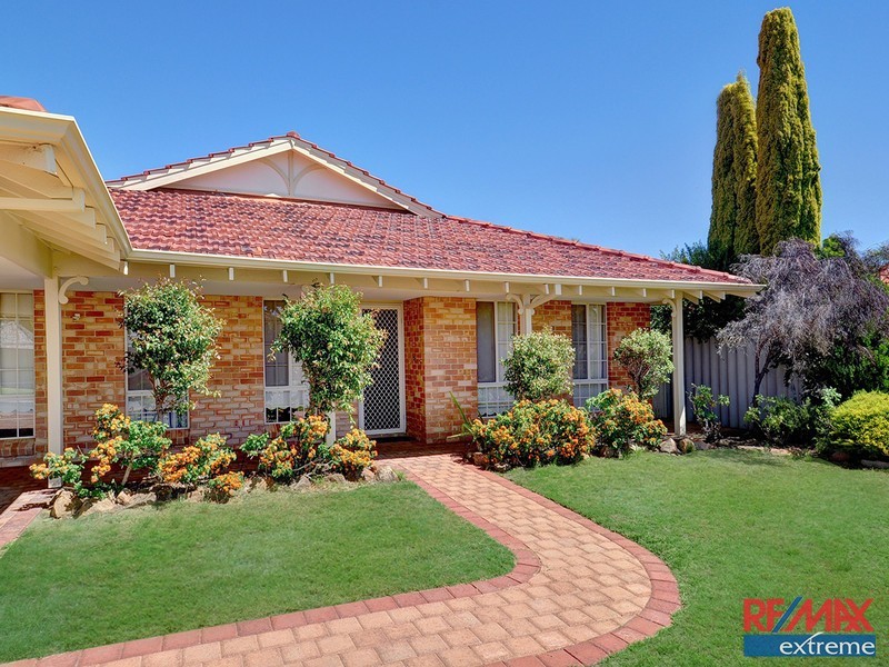 18 Ollera Meander, Carramar WA 6031