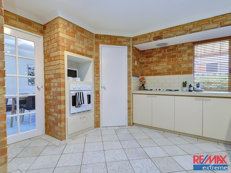 18 Ollera Meander, Carramar WA 6031