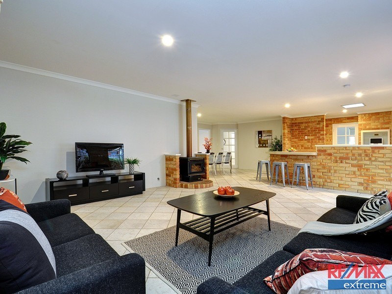 18 Ollera Meander, Carramar WA 6031