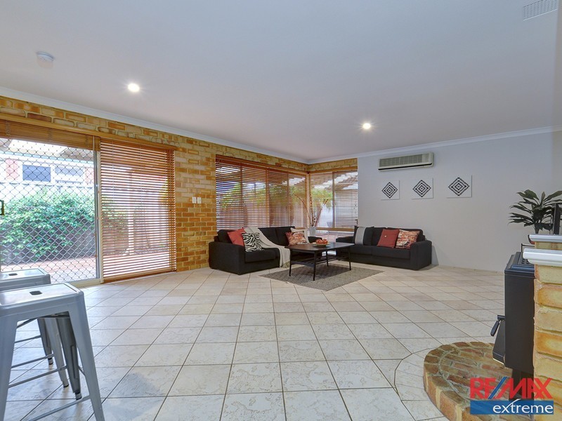 18 Ollera Meander, Carramar WA 6031
