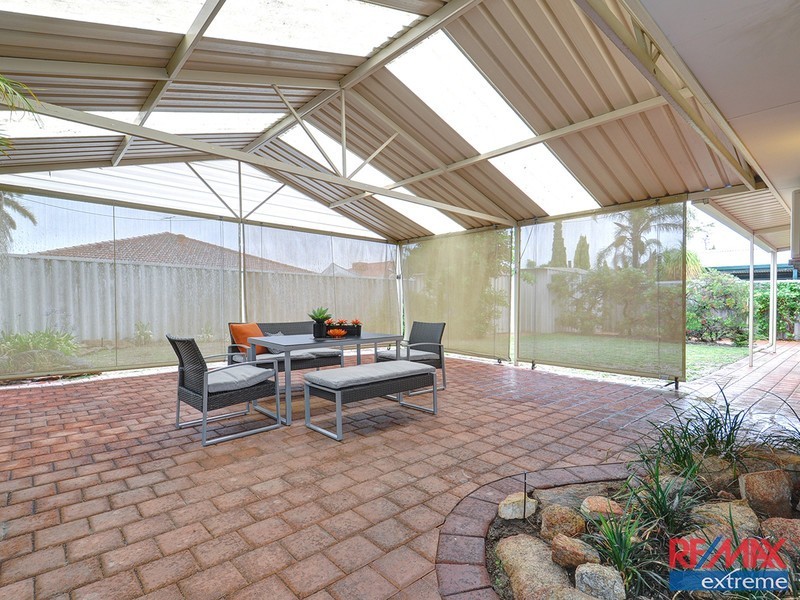 18 Ollera Meander, Carramar WA 6031