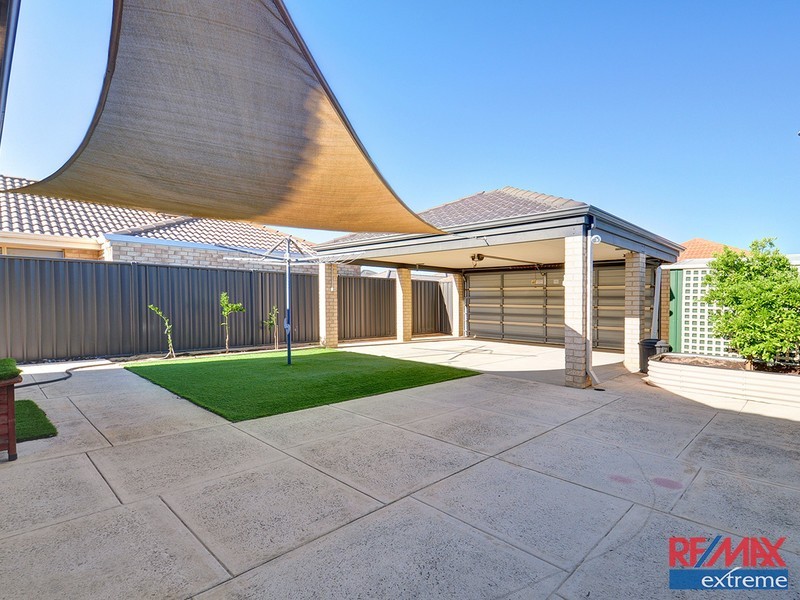 11 Astrolux Court, Banksia Grove WA 6031