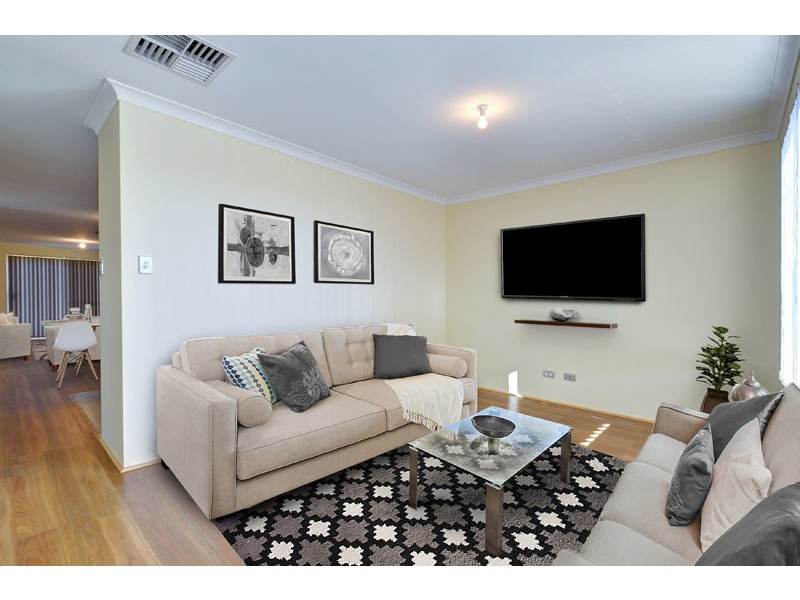 11 Astrolux Court, Banksia Grove WA 6031