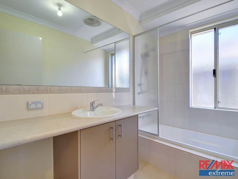 11 Astrolux Court, Banksia Grove WA 6031